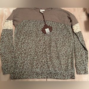 Oversized Cheetah T